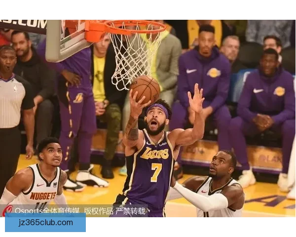 卡鲁索抢水壶失败哈特机智躲闪反而泼水前队友全程笑翻